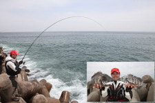 [김동욱의 낚시시대/손맛] 울진 나곡비치방파제