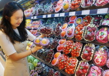 욜로족 영향 TV·냉장고는 대형·고기능이 대세