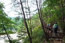 [김찬일의 방방곡곡/길을 걷다] 경남 거창 금원산 수승대