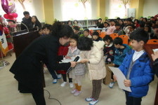 구미 덕촌初 신입생 전원 “장학금 받고 입학해요”