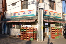 푸짐한 막걸리 밥상에 콩나물국밥 해장…줄잇는 주당들