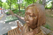 “훼손 무방비 평화의 소녀상 공공조형물 지정해야”