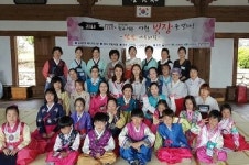은혜주단우리옷연구소, 다문화가족 40명에게 한복 기증