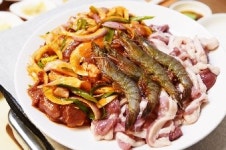 [상주의 맛집] 사리원 식당...시원한 육수와 닭고기,·색색 고명으로 만드는 초계탕 등 일미