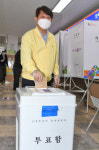권영진 대구시장 중구 동인동행정복지센터에서 사전투표