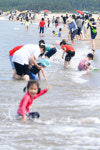 [포토뉴스] 칠포해수욕장 신나는 물놀이
