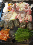 [대구 맛집] 대구 들안길 삼합가…쫄깃한 문어·얼큰한 라면과 함께 삼합 즐기기