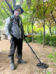 [동네뉴스]‘금속 탐지기로 세상을 깨끗하고 안전하게’ 독특한 취미로 선행 베푸는 대구의 ‘작은 영웅’