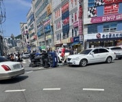구미시 진평동 사거리 교통사고 발생···10대 2명 포함 3명 경상