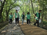 작은 정화활동, 큰 나라사랑…직장·공장새마을운동대구시협의회 앞산서 헌화·환경정비