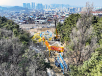 [포토뉴스] 앞산 숲속 모험놀이터 모습 드러내…5월 개장 예정