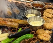 [맛나게 멋나게] 숯불 향 가득한 쫄깃함의 미학, 들안길 ‘양곱화’