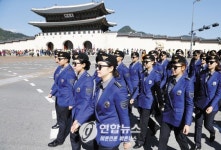 여유법이 뭐길래, 가판점 울고 면세점 웃고