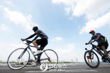 한강변, 자전거로 달려보자