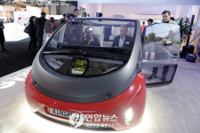 벽지TV, AI 집사로봇, 말하는 가전… 미래가 눈앞에