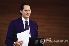 파산 위기 피아트 지켜낸 창업주 5세 존 엘칸