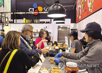 K-식품·유통 해외로… 공장 짓고 매장 확대