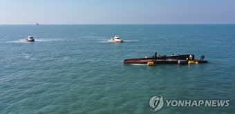 '전복' 청보호 선체서 실종자 1명 추가 발견...4명 수습