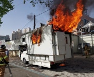 전주서 주차된 캠핑카 화재 배터리 발화 추정