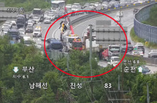 [현장포토] 남해고속도로 진주2터널·진성ic 화물차사고 교통정체