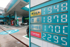 국제유가 상승 속 국내 주유소 휘발유·경유 판매 가격 11주 연속 오름세