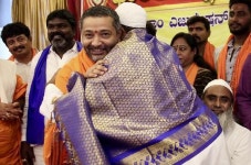 힌두사원 둘러싼 갈등, 공감과 친절로 치유를…