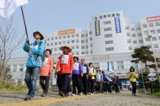 진주 야권 시의원 도청까지 도보대장정