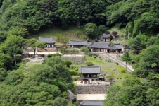 봉우리 잇는 하늘다리에 아찔한 산행
