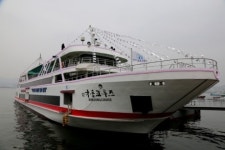 꿈의 크루즈선 마산앞바다에 떴다