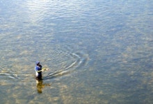 들을 따라 산을 끼고 강과 함께 뚜벅뚜벅
