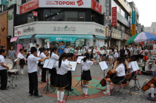 하동 양보초교, 진주 로데오거리서 공연
