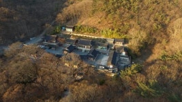 햇살 머금은 진주 청곡사