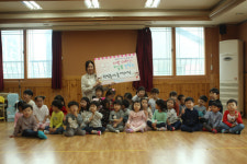 햇빛놀이스쿨 어린이집, 사랑더하기 저금통 전달