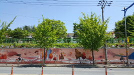 창원 반송동, 반송초교 외벽 벽화 정비 완료