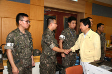 안상수 창원시장 을지연습 근무자 격려