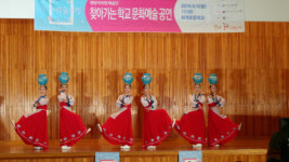 하동 화개초교, 평양아리랑예술단 공연 관람