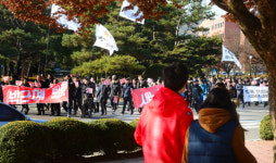 경상대에 울린 박근혜 퇴출