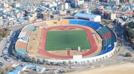 진주공설운동장·모덕공원 축구장 위험