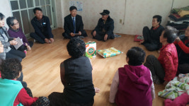 창원시 명곡동, 경로당 위로 방문