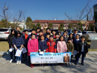 진주 정촌초교 평화기림상 참배