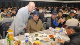 진주여래사 동봉스님, 23년째 경로잔치 마련 화제