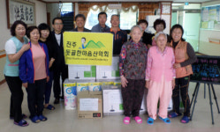 진주 돗골한마음 산악회, 진주요양원에 성품 전달