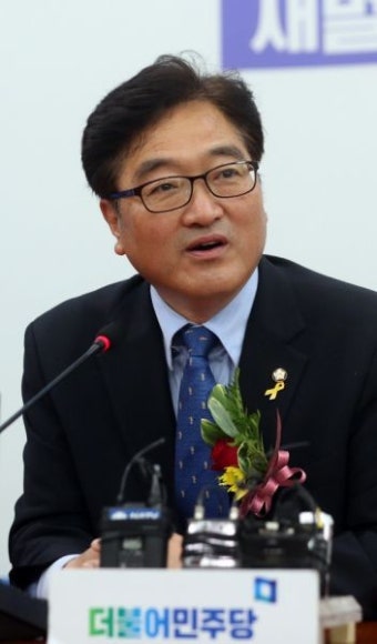 더불어민주당 원내대표에 3선 우원식