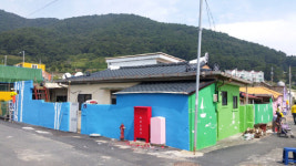 통영시 한산면,  프로방스풍 벽화마을로 재탄생