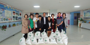 진주 동진초, 사랑의 쌀 모아 전달