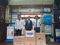 김형준 뉴 월드마트 대표, 노래방 기기 기탁
