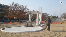 형평운동기념탑은 이사 중