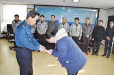 거제署 연말 이웃돕기 성금 전달