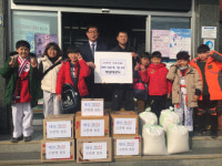 창녕 태일태권도 관장과 수련생, 성품 기탁