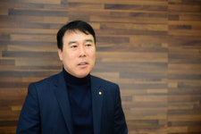 [경제인터뷰]윤두칠 두산종합목재 대표